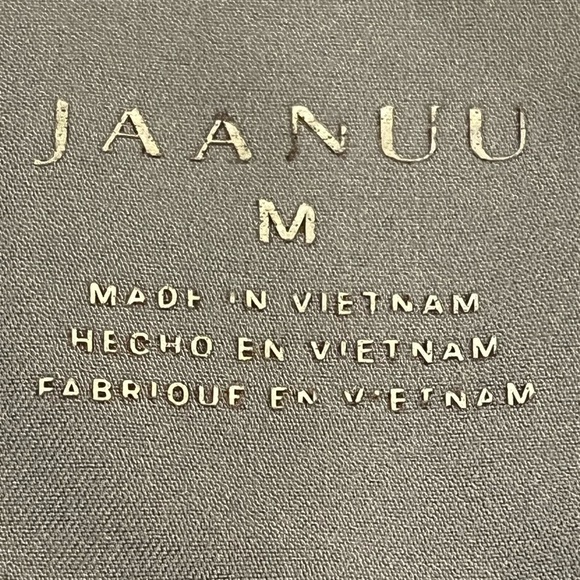 Jaanuu • 3-Pocket Notched Scrub Top Light Gray - M - Picture 9 of 12